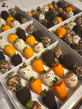 Load image into Gallery viewer, Halloween Strawberry Box
